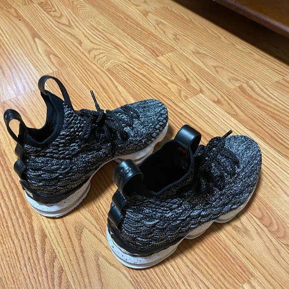 LeBron Nike 15 Ashes Size 5.5 - Picture 2 of 4